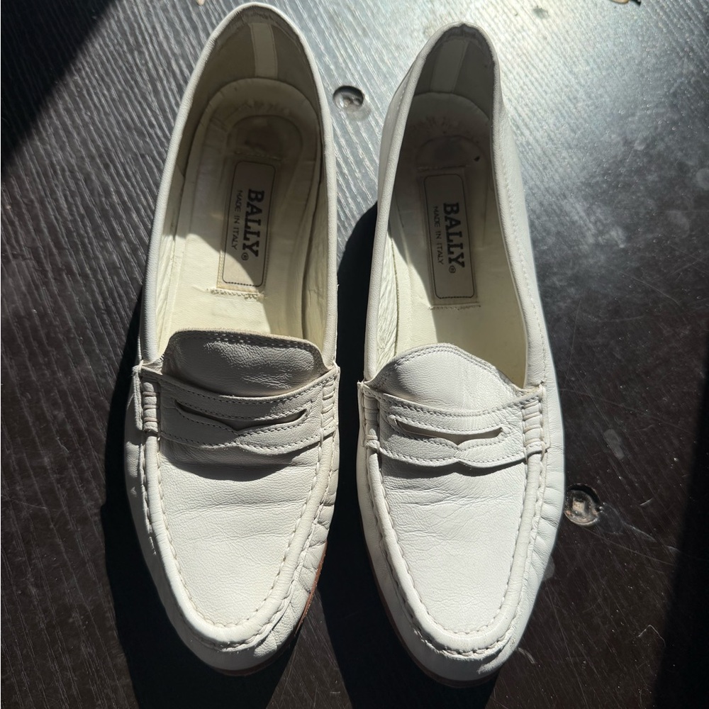 Vintage Bally Women's Classic White Leather Loafers 7.5